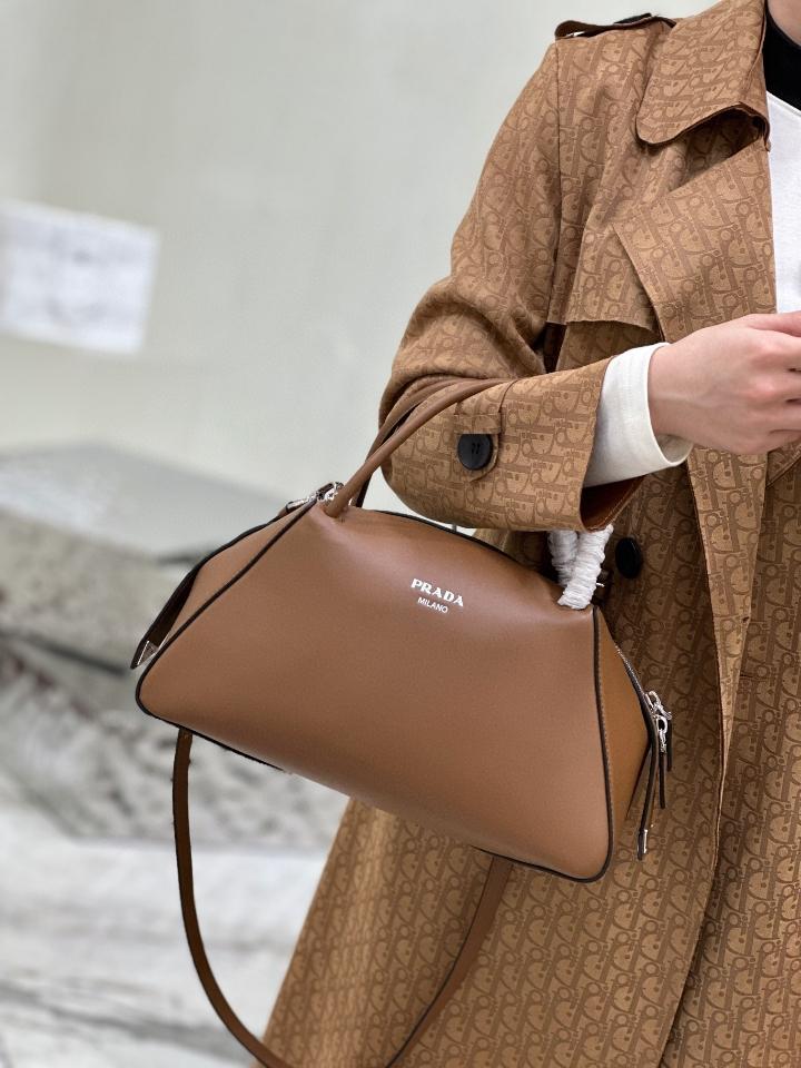 Prada 
Medium leather Prada Supernova handbag 1BA365 Cognac-duoc-ban-tai-Hvip Bags & Accessories