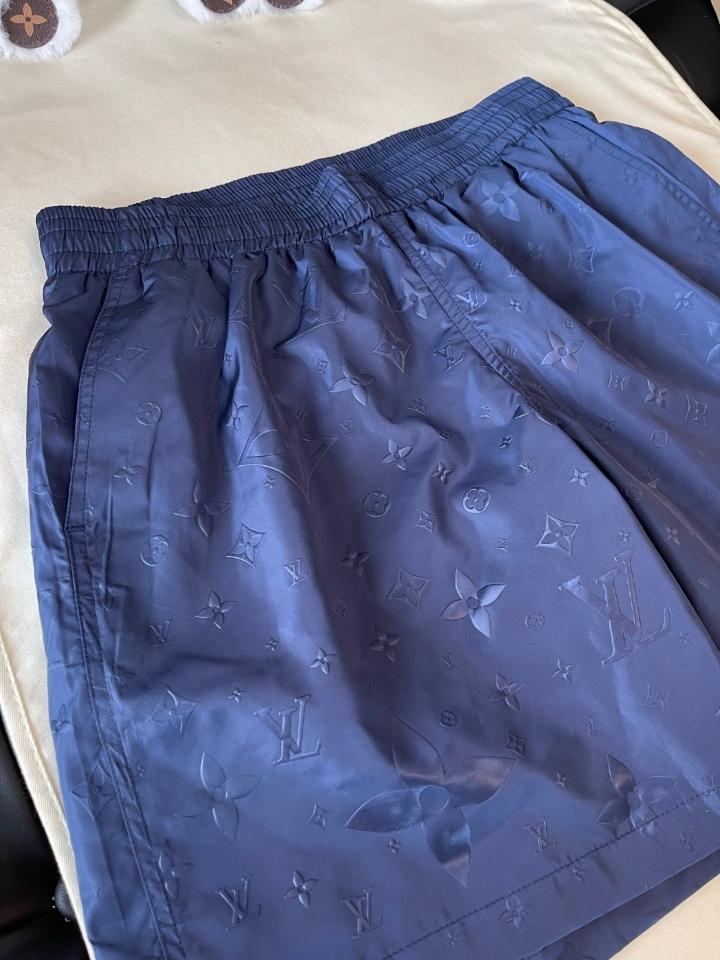 Louis Vuitton 1A7Y0P
Signature Swim Board Shorts black -duoc-ban-tai-HVIP Shoes & Clothes