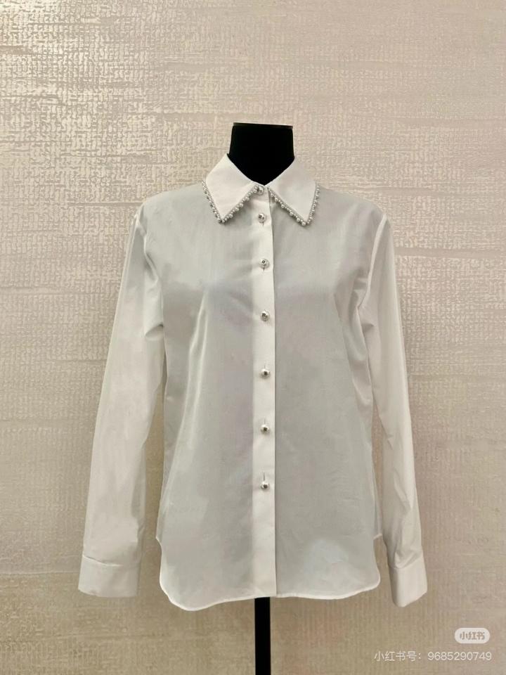 Chanel Blouse
 
Cotton Poplin & Imitation Pearls 
White P78988-V70860-00100-duoc-ban-tai-HVIP Shoes & Clothes