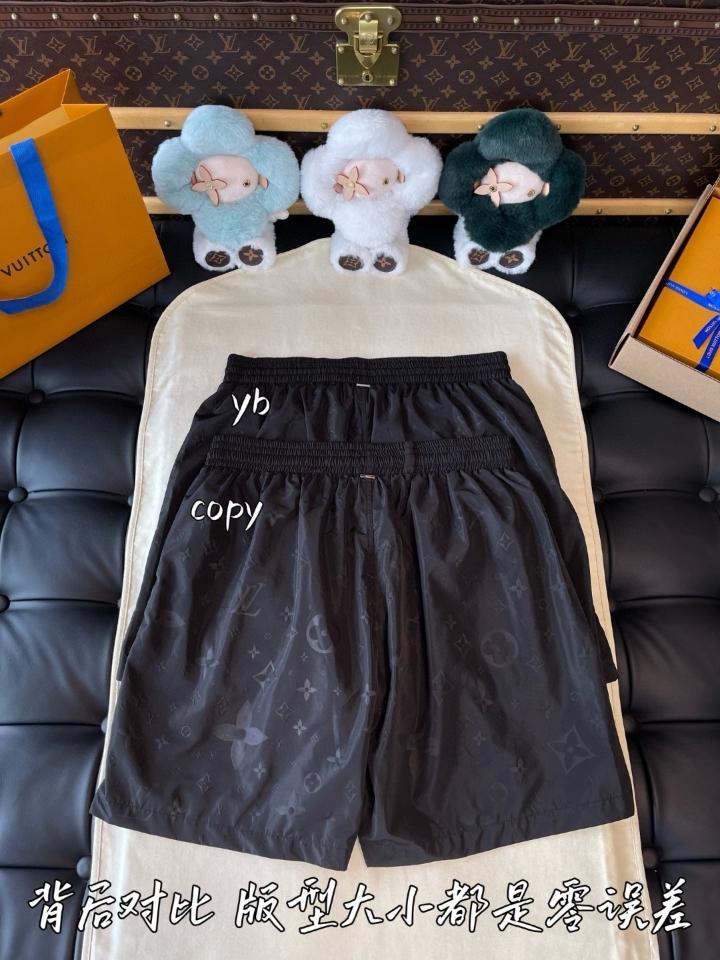 Louis Vuitton 1A7Y0P
Signature Swim Board Shorts black -duoc-ban-tai-HVIP Shoes & Clothes
