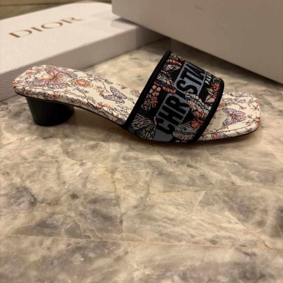 Dior Dway heels Slide 
Embroidered Cotton and White Multicolor Toile de Jouy Papillon Motif-duoc-ban-tai-HVIP Shoes & Clothes