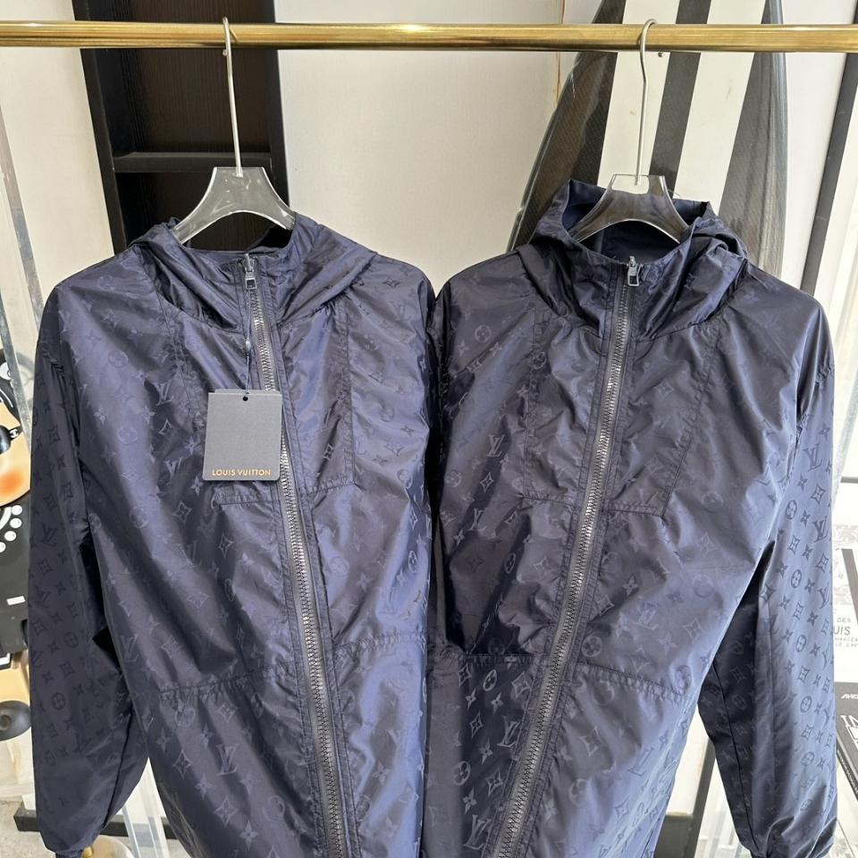 Louis Vuitton 1AGIPG
Nylon Windbreaker navy-duoc-ban-tai-HVIP Shoes & Clothes