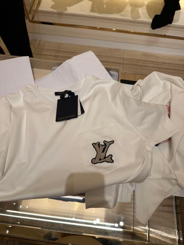 Louis Vuitton 1AHIZU
Nautical
Nautical Pocket T-Shirt -duoc-ban-tai-HVIP Shoes & Clothes