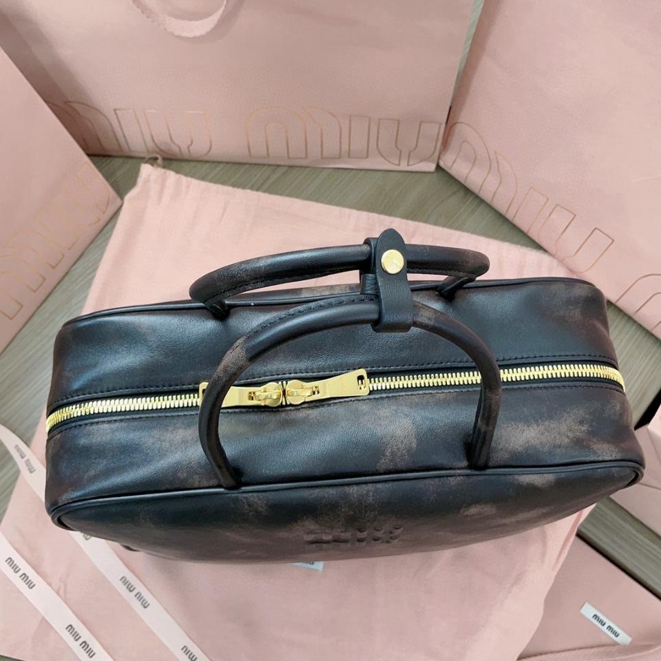 Miu Miu 5BB117_2F6P_F0V6L_V_OOO Leather Beau bag Sand/Coffee M1-duoc-ban-tai-Hvip Bags & Accessories