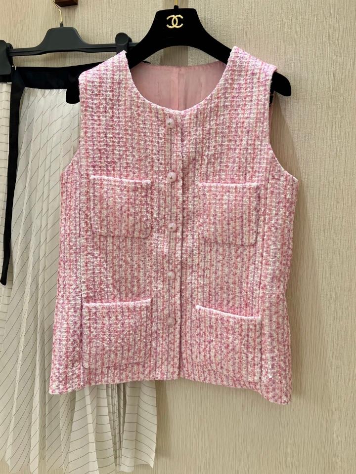 Chanel Vest
 
Iridescent Cotton & Wool Tweed 
Pink & Ecru
P78973-V71122-NADQW-duoc-ban-tai-HVIP Shoes & Clothes