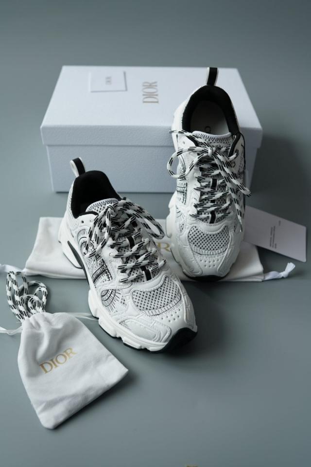 Dior Chrono Sneaker
Mesh with White and Black Leather-Effect Panels KCK414TRM_S19W S2 -duoc-ban-tai-Hvip Bags & Accessories