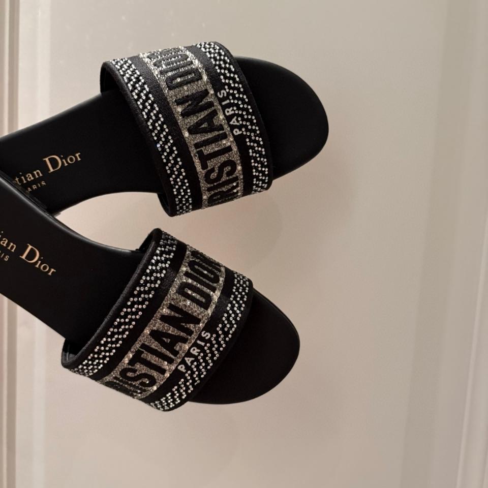 Dior Dway Slide
Black Cotton Embroidered with Metallic Thread and silver-Tone Strass KCQ209LCS -duoc-ban-tai-HVIP Shoes & Clothes