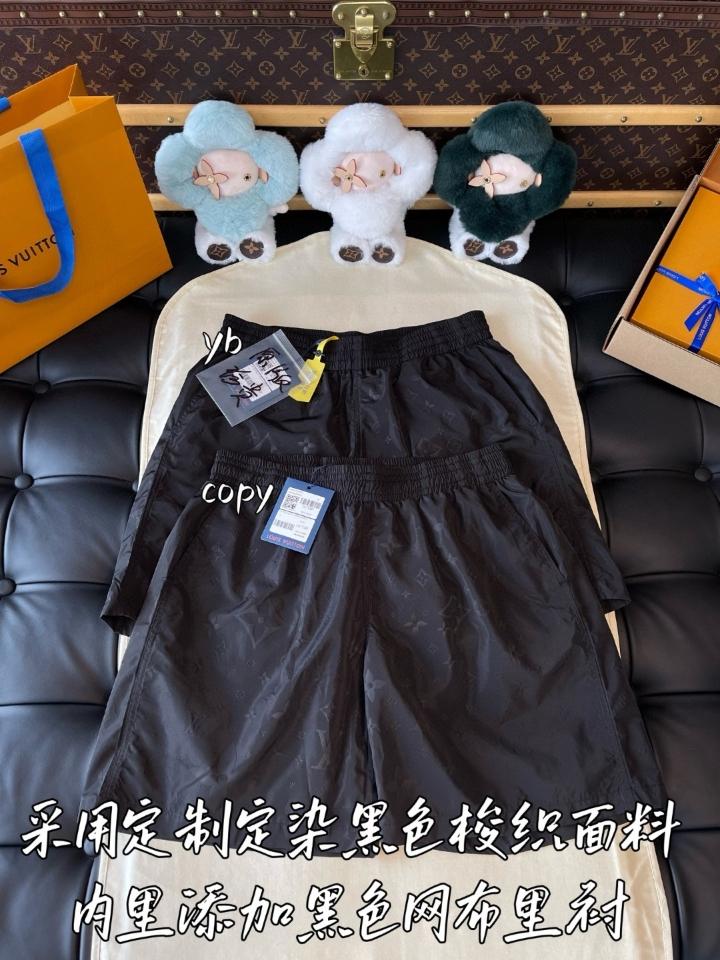 Louis Vuitton 1A7Y0P
Signature Swim Board Shorts black -duoc-ban-tai-HVIP Shoes & Clothes