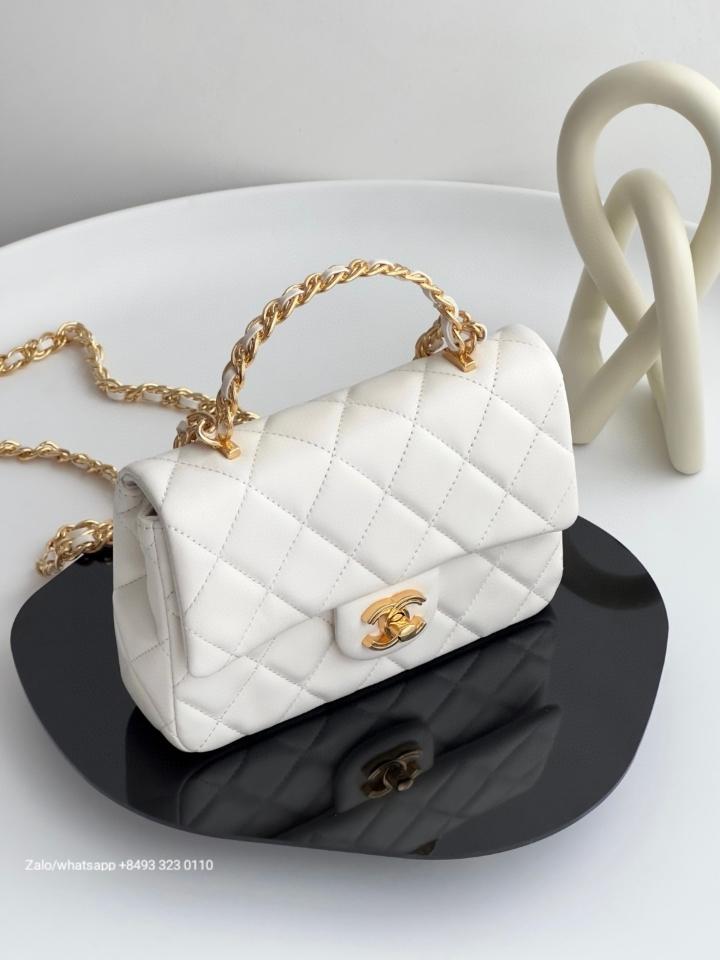 CHANEL MINI FLAP BAG WITH TOP HANDLE
Shiny Lambskin Gold-Tone Metal
White  C2 -duoc-ban-tai-Hvip Bags & Accessories