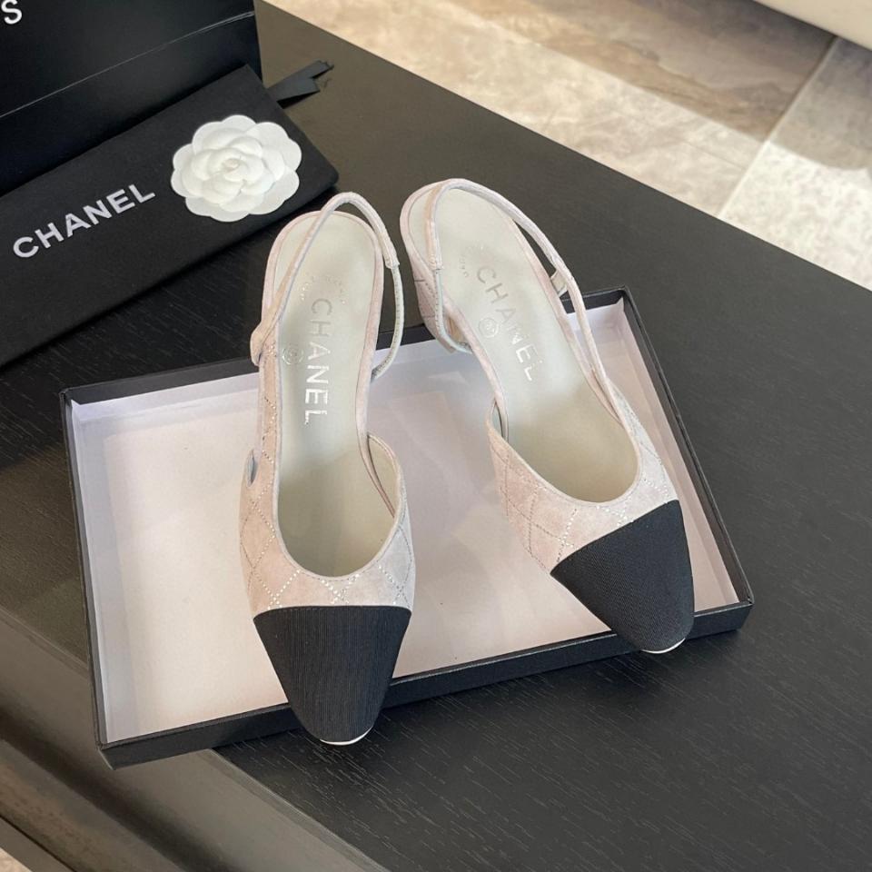 Chanel Cruise 2024/25
Slingbacks
Suede Goatskin & Grosgrain 6,5cm G31318 sh2-duoc-ban-tai-HVIP Shoes & Clothes