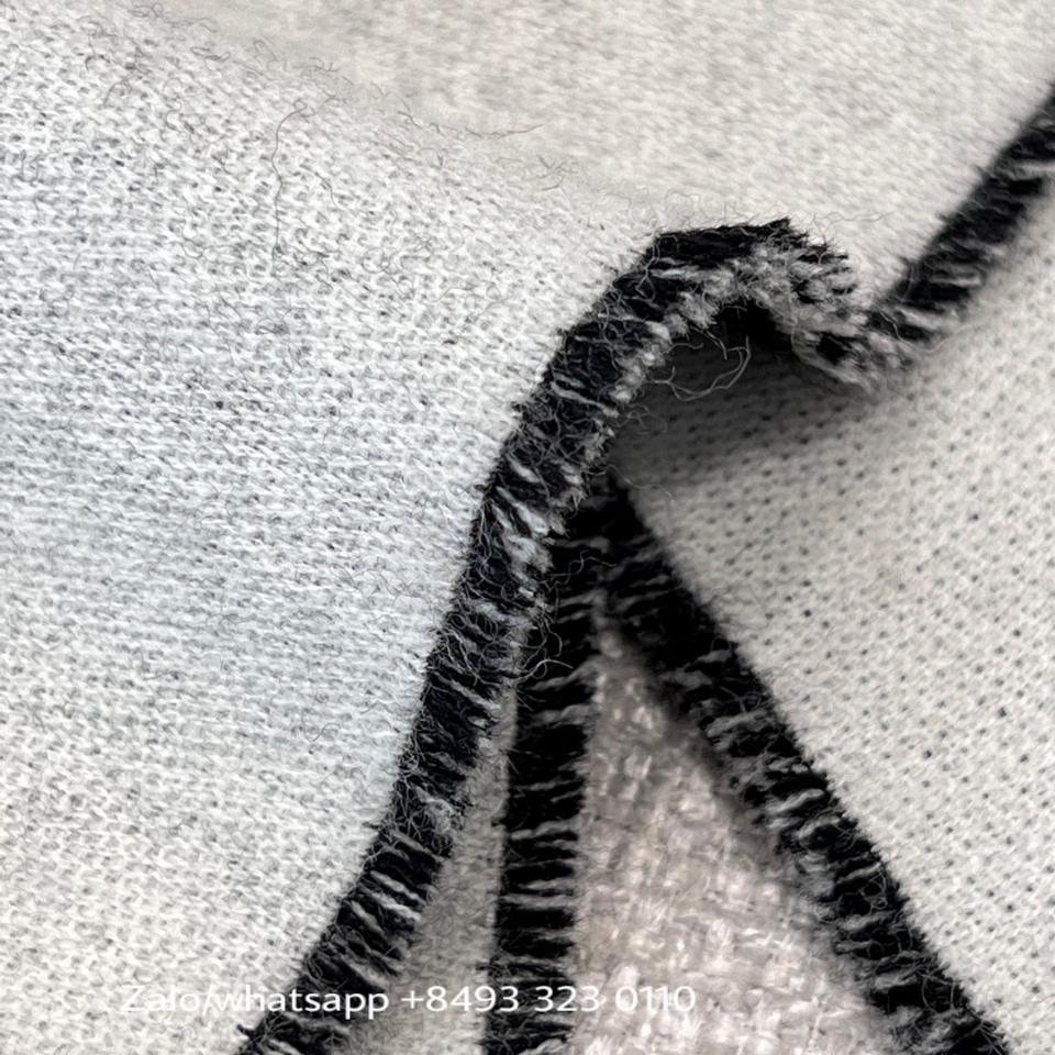 Chanel 24A Scarf Cashmere cc logo black/ivory K4 -duoc-ban-tai-Hvip Bags & Accessories