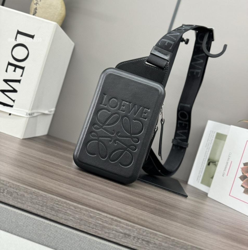 Loewe Molded Sling in smooth calfskin B987W42X07 black Lw1-duoc-ban-tai-Hvip Bags & Accessories