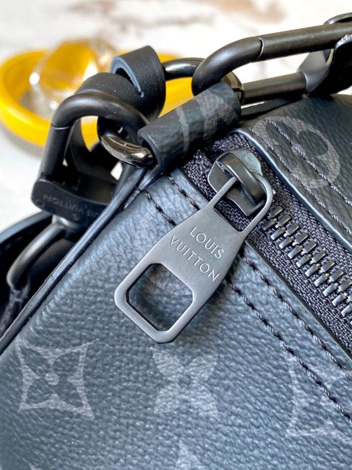 Louis Vuitton M46796
Soft Polochon PM-duoc-ban-tai-Hvip Bags & Accessories