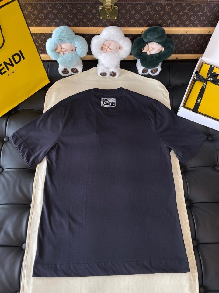 Fendi T-Shirt
Blue cotton T-shirt FY0936AV0PF0QA2-duoc-ban-tai-HVIP Shoes & Clothes