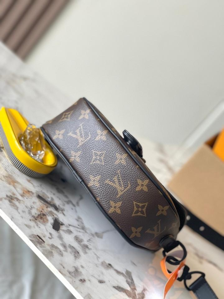 Louis Vuitton M47060 Montsouris Messenger PM​

Lv1-duoc-ban-tai-Hvip Bags & Accessories