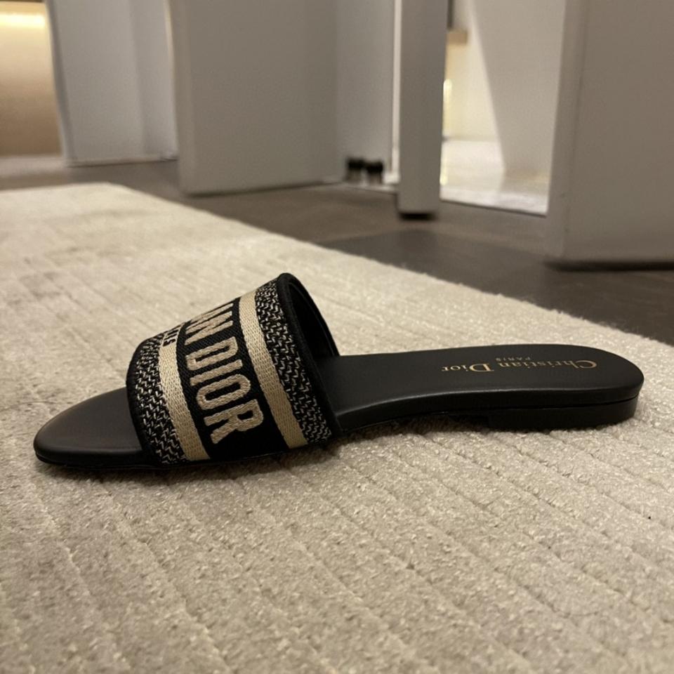 Dior Dway Slide
Deep Blue Embroidered Cotton KCQ166ERC_S56B-duoc-ban-tai-HVIP Shoes & Clothes