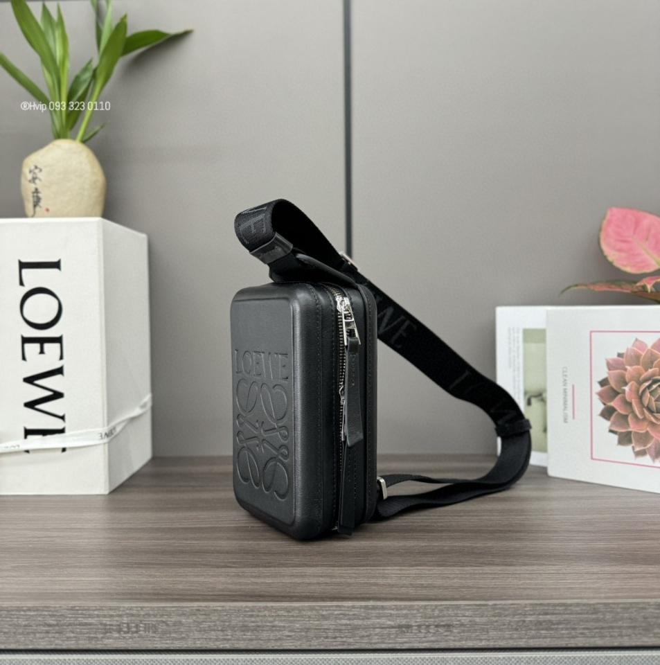 Loewe Molded Sling in smooth calfskin B987W42X07 black Lw1-duoc-ban-tai-Hvip Bags & Accessories