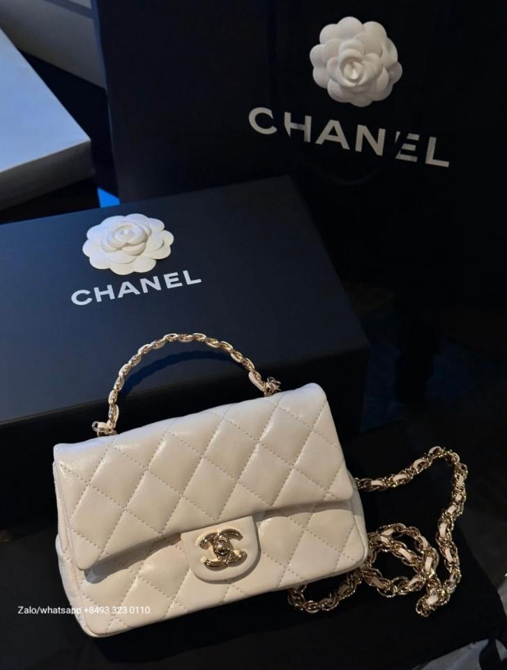 CHANEL MINI FLAP BAG WITH TOP HANDLE
Shiny Lambskin Gold-Tone Metal
White  C2 -duoc-ban-tai-Hvip Bags & Accessories
