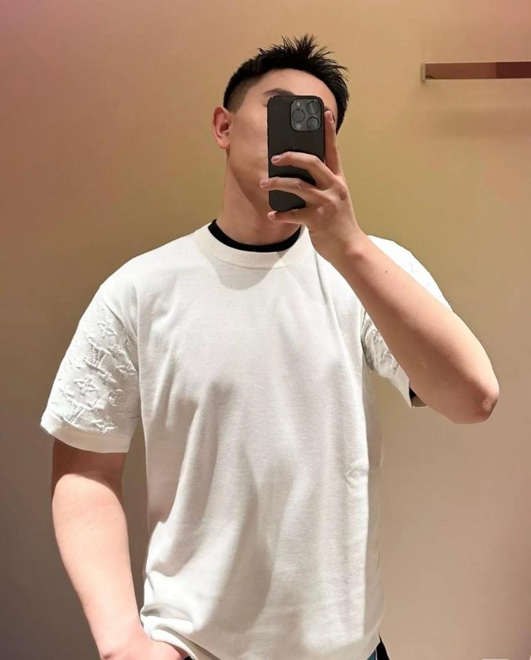 Louis Vuitton 1AHWCC
Short-Sleeved Cotton Crewneck white-duoc-ban-tai-HVIP Shoes & Clothes