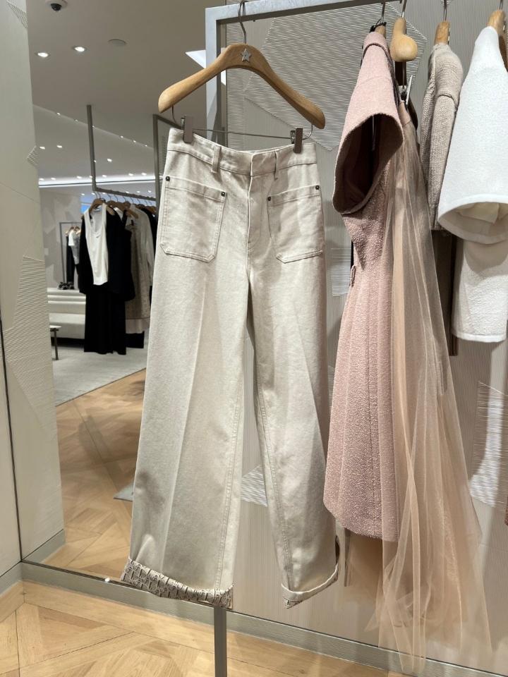 Dior Flared Jeans
Ecru Cotton Denim with Dior Oblique Interior 522P04A3050_X0200-duoc-ban-tai-HVIP Shoes & Clothes