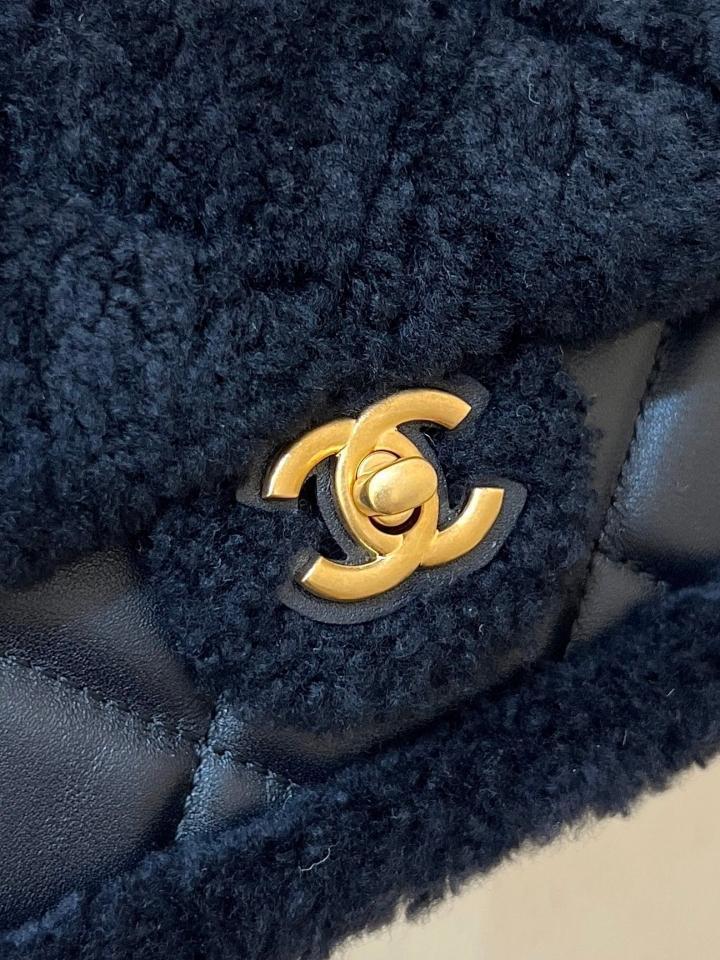 Chanel MINI FLAP BAG
 
Shearling Lambskin & Gold-Tone Metal 
Black AS5148 /AS5149 Ch3 -duoc-ban-tai-Hvip Bags & Accessories