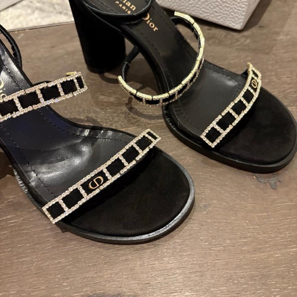 Dior Diorissime Heeled Sandal
Black Suede Goatskin and Silver-Tone Strass
KCO286VVV_S900-duoc-ban-tai-HVIP Shoes & Clothes