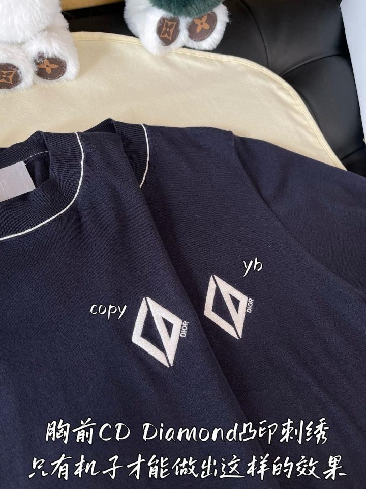 Dior CD Diamond navy Short-Sleeved Sweater
Blue Cotton and Silk Jersey 593M604A6001_C980 1-duoc-ban-tai-HVIP Shoes & Clothes