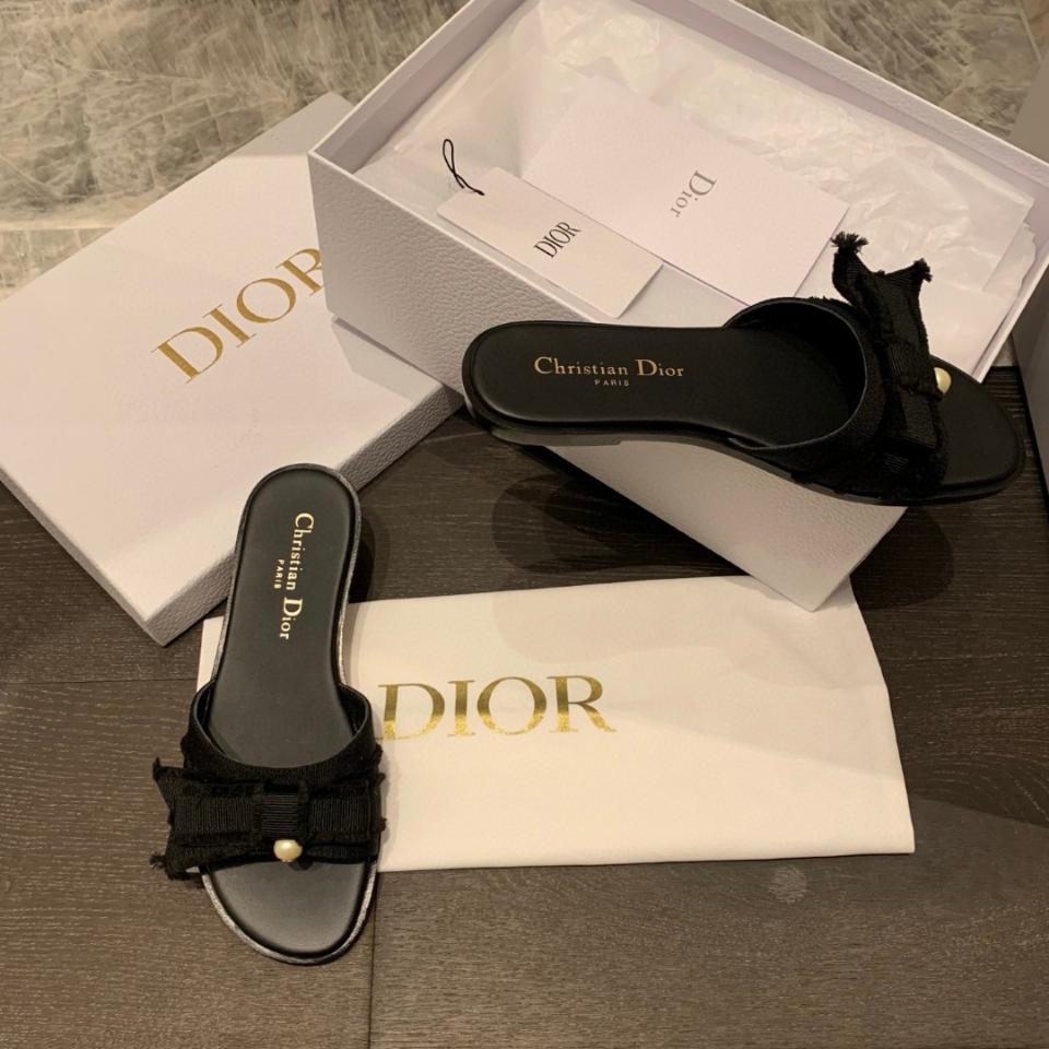 Dior Adiorable Slide
Black Fringed Grosgrain
KCO282GGN-duoc-ban-tai-HVIP Shoes & Clothes