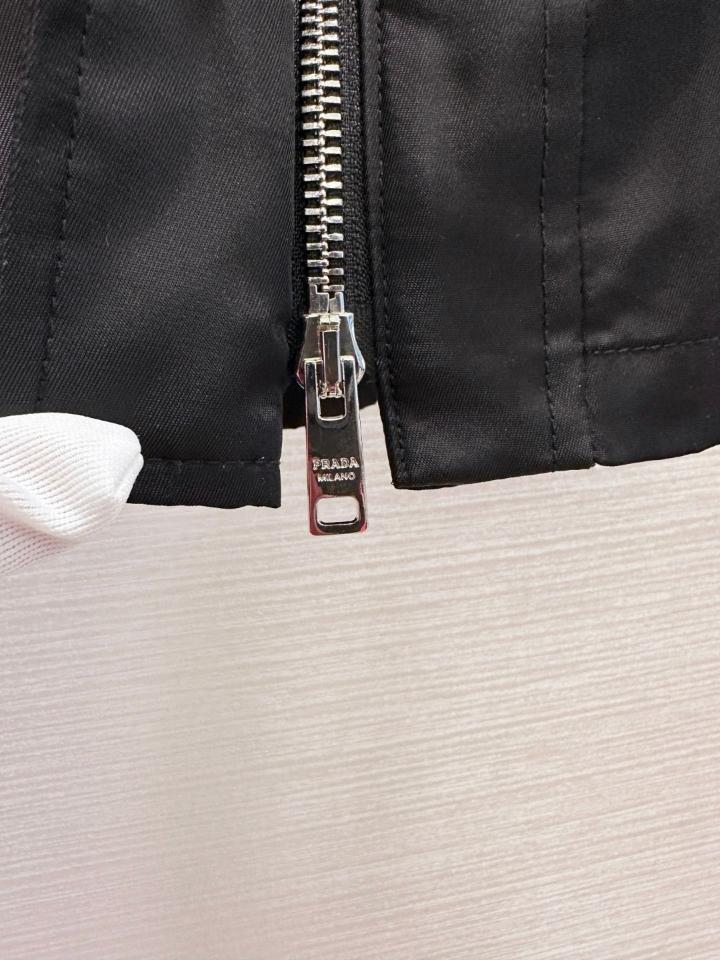 Prada
Re-Nylon miniskirt-duoc-ban-tai-HVIP Shoes & Clothes
