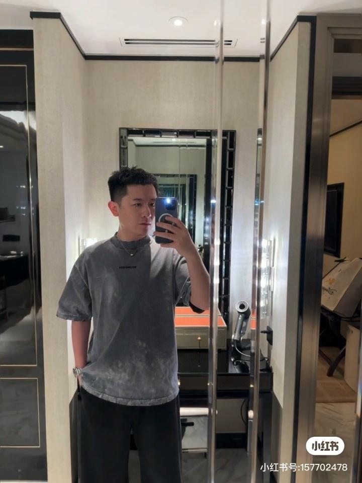 Balenciaga Men's Balenciaga Back T-shirt Medium Fit in Grey-duoc-ban-tai-HVIP Shoes & Clothes