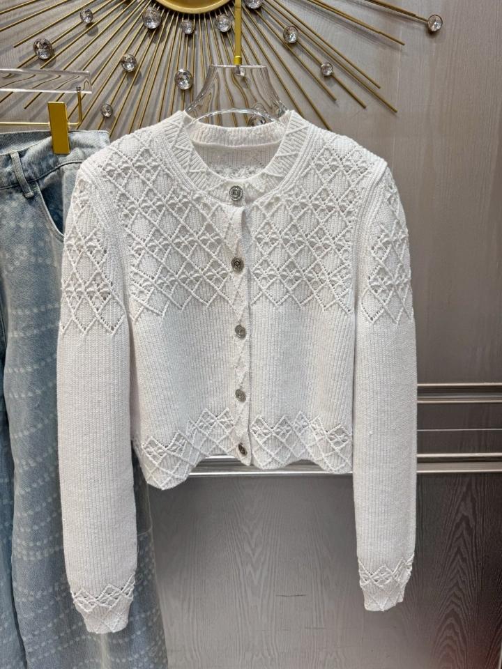 Chanel white cardigan -duoc-ban-tai-HVIP Shoes & Clothes