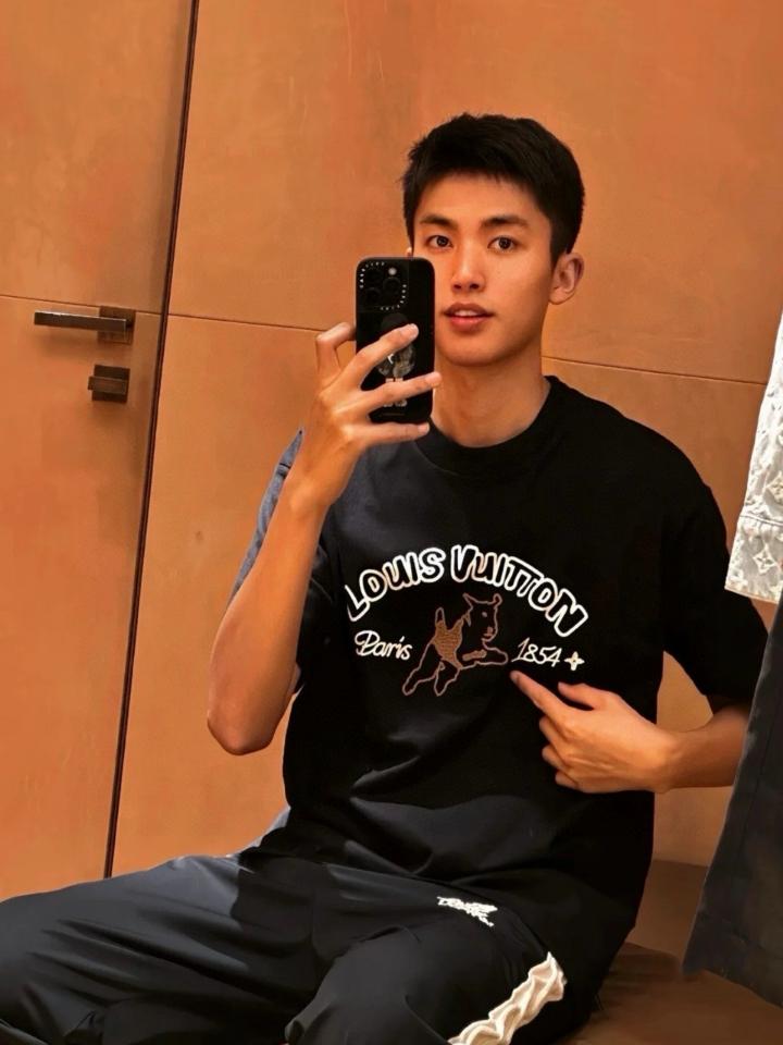 Louis Vuitton Embroidered Cotton T-Shirt 1AFQ67 black -duoc-ban-tai-HVIP Shoes & Clothes