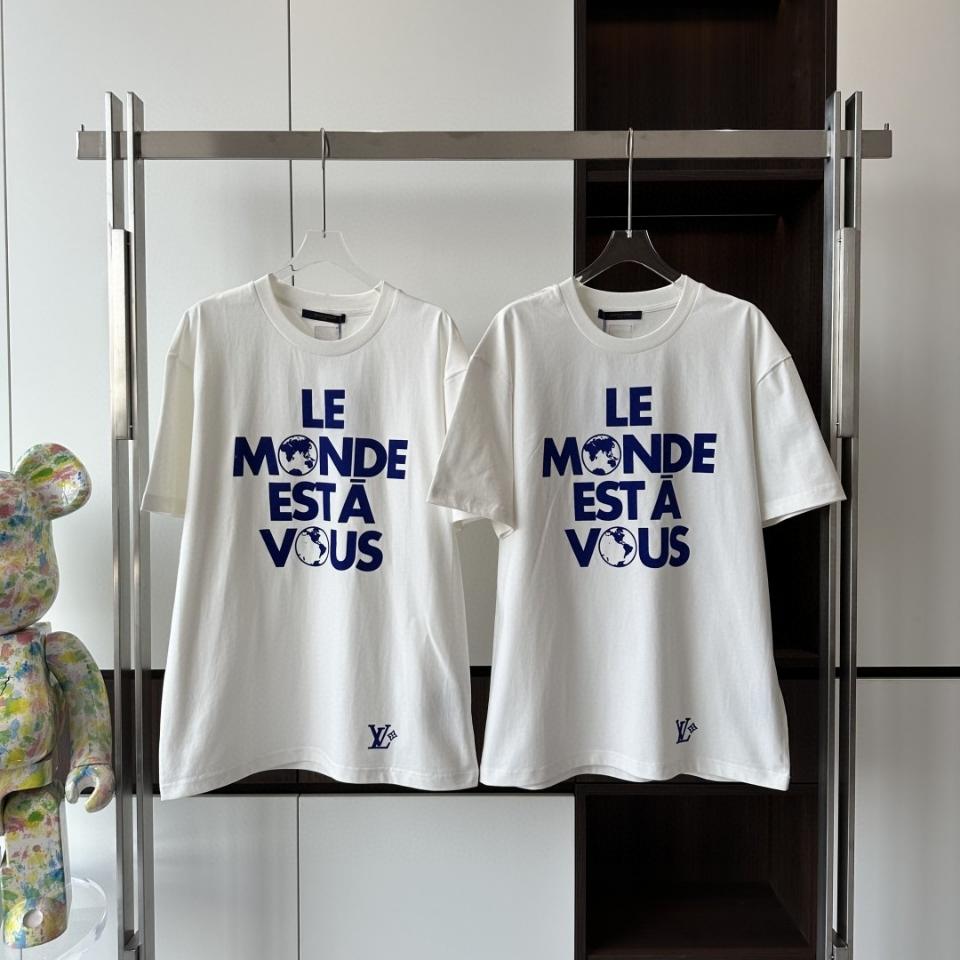 Louis Vuitton 1AHCW5
Graphic Cotton T-Shirt-duoc-ban-tai-HVIP Shoes & Clothes