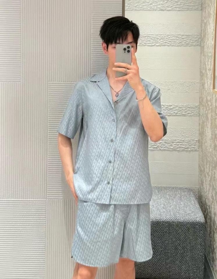 Dior Oblique Shorts
Blue Silk and Cotton Jacquard
483C102A5231_C520-duoc-ban-tai-HVIP Shoes & Clothes