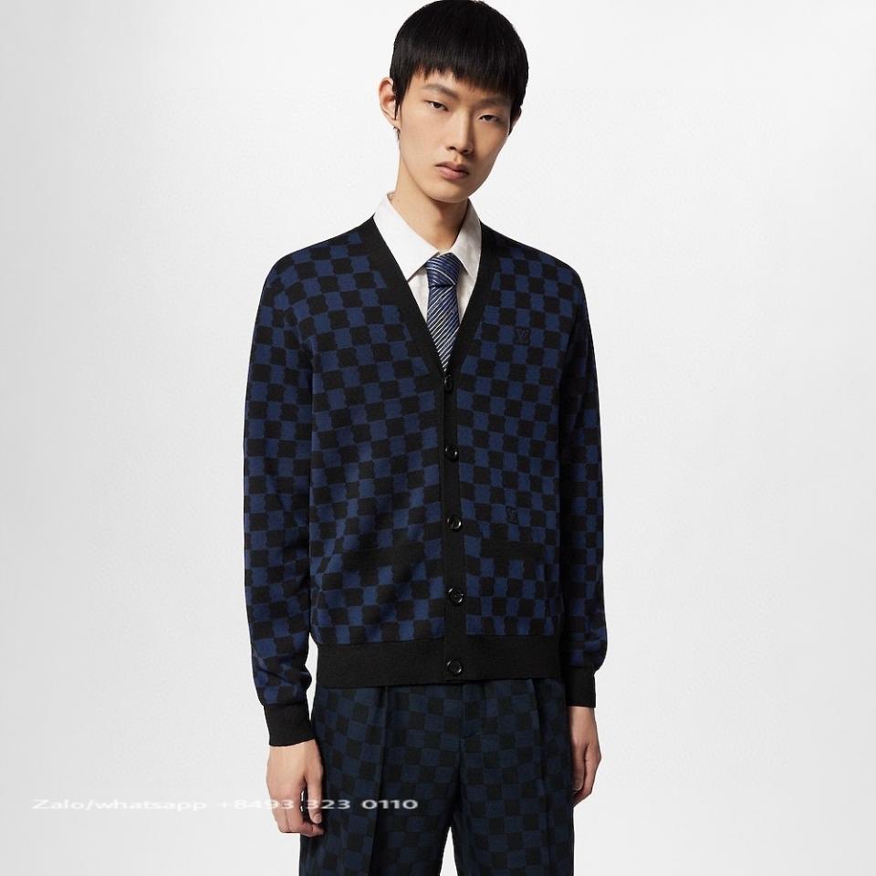 Louis Vuitton 1AFJRX

Wool Cardigan

Tur-duoc-ban-tai-Hvip Bags & Accessories