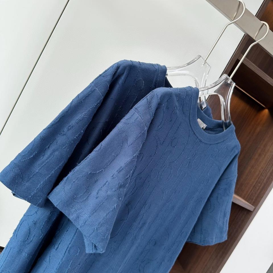 Dior Oblique T-Shirt, Relaxed Fit
Deep Blue Cotton Jersey
593J696U3012_C530 1-duoc-ban-tai-HVIP Shoes & Clothes