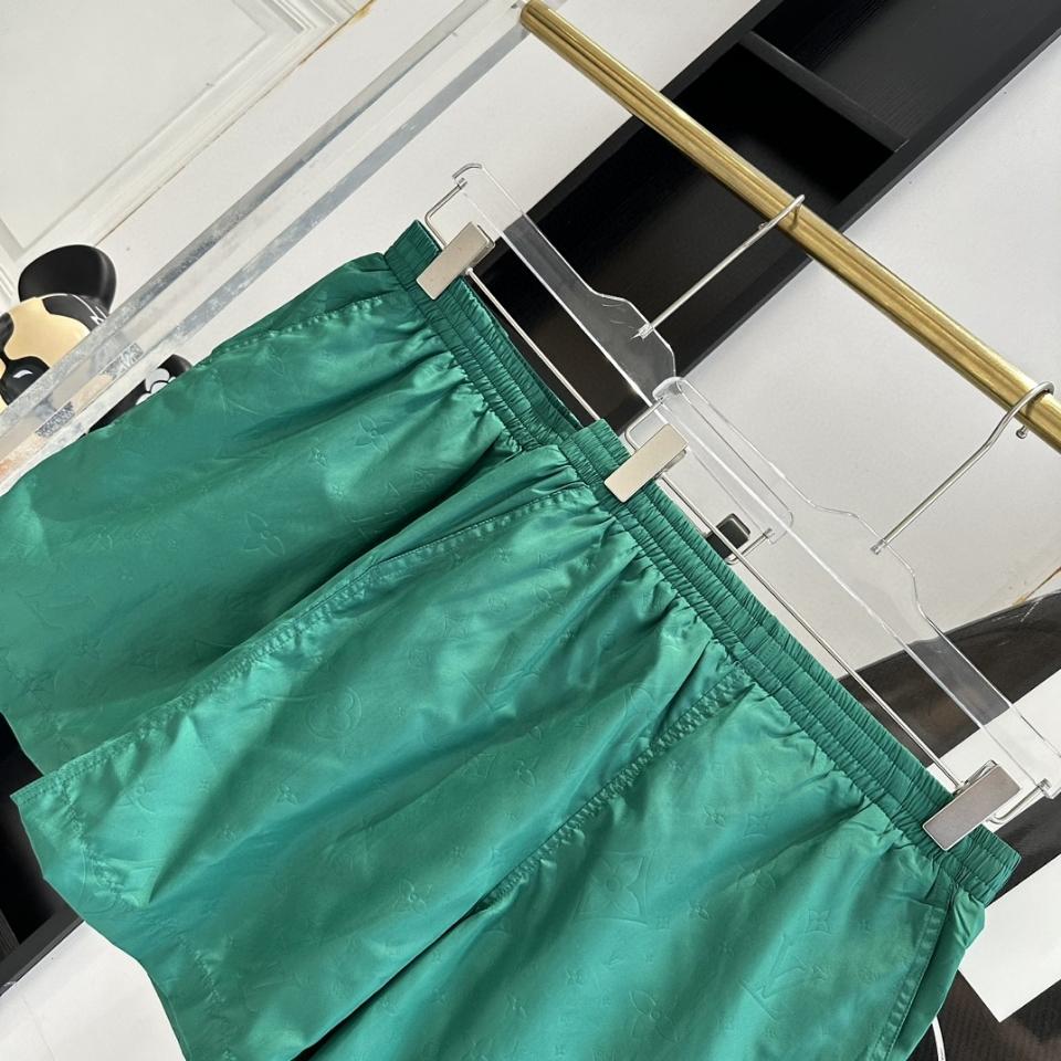 Louis Vuitton 1AFQ75
Monogram Nylon Swim Board Shorts green -duoc-ban-tai-HVIP Shoes & Clothes