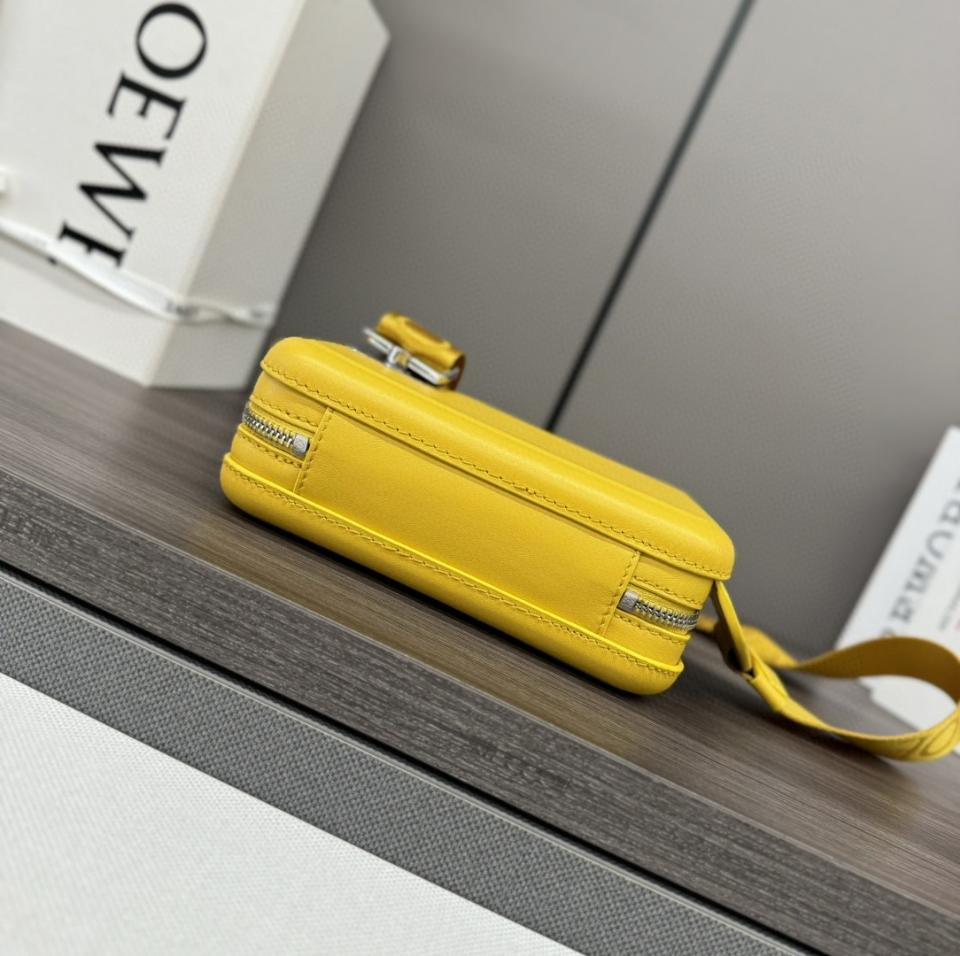 Loewe Molded Sling in smooth calfskin yellow Lw1 -duoc-ban-tai-Hvip Bags & Accessories