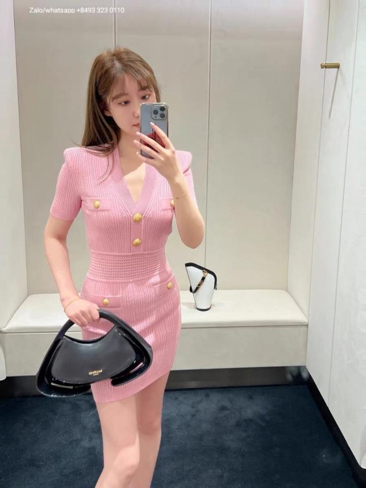 BALMAIN
V-Neck Short-Sleeve Strong-Shoulder Pointelle Knit Mini Dress pink CF0R6032KF24 V3-duoc-ban-tai-Hvip Bags & Accessories