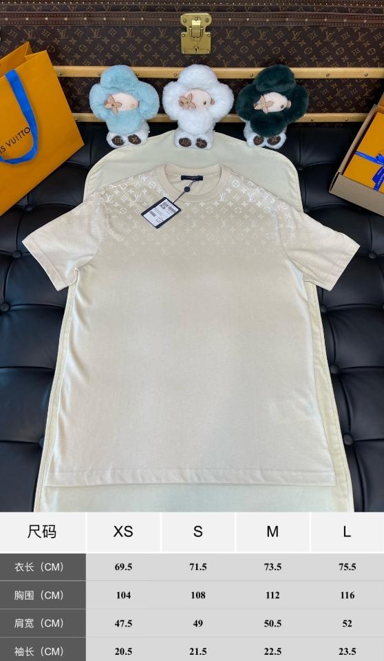 Louis Vuitton 1AHUUM
Monogram Gradient T-Shirt 1-duoc-ban-tai-HVIP Shoes & Clothes