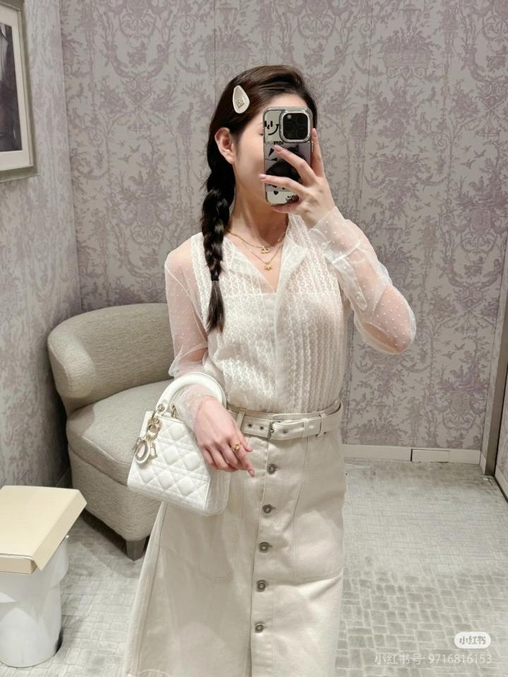 Dior Belted Skirt
Ecru Cotton Denim with Dior Oblique Interior
 522J72A3050_X0200-duoc-ban-tai-HVIP Shoes & Clothes