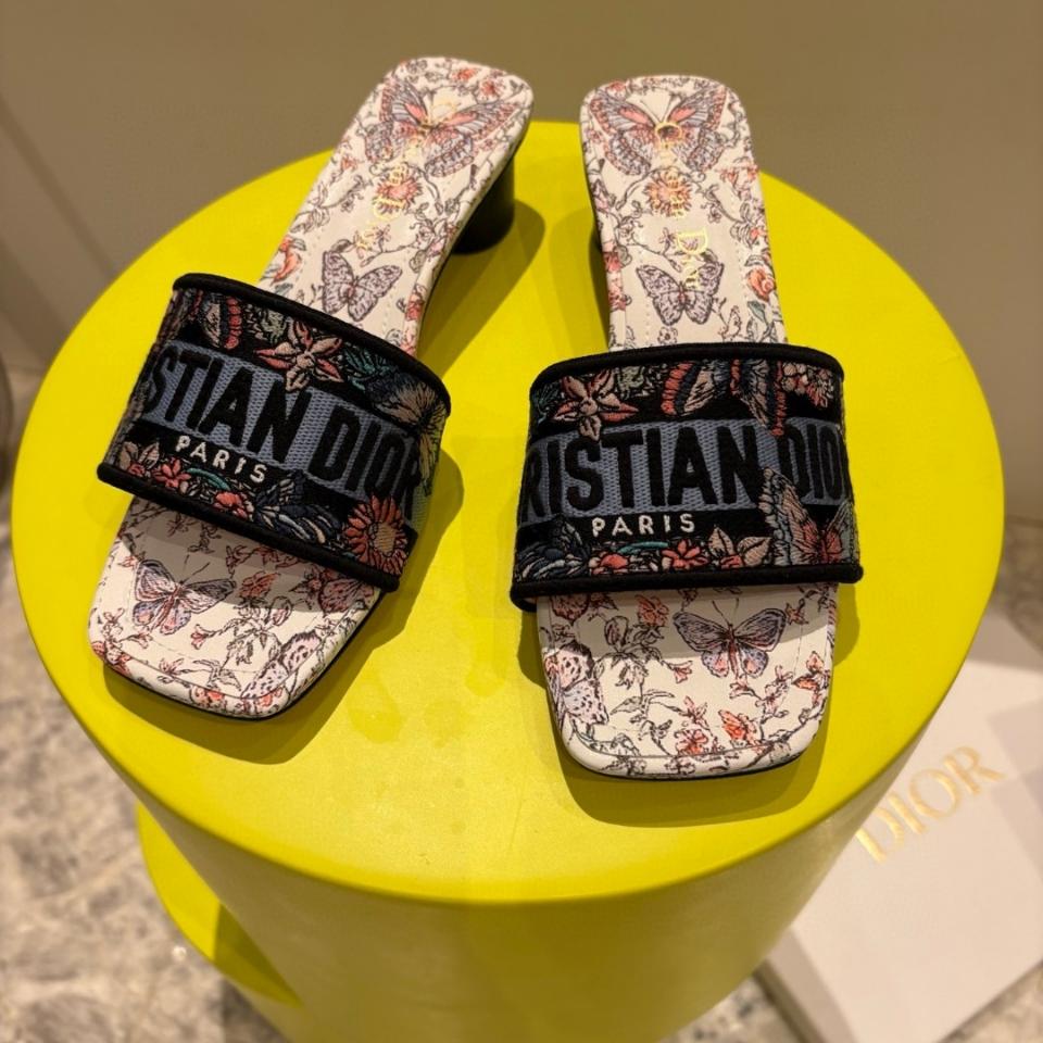 Dior Dway heels Slide 
Embroidered Cotton and White Multicolor Toile de Jouy Papillon Motif-duoc-ban-tai-HVIP Shoes & Clothes