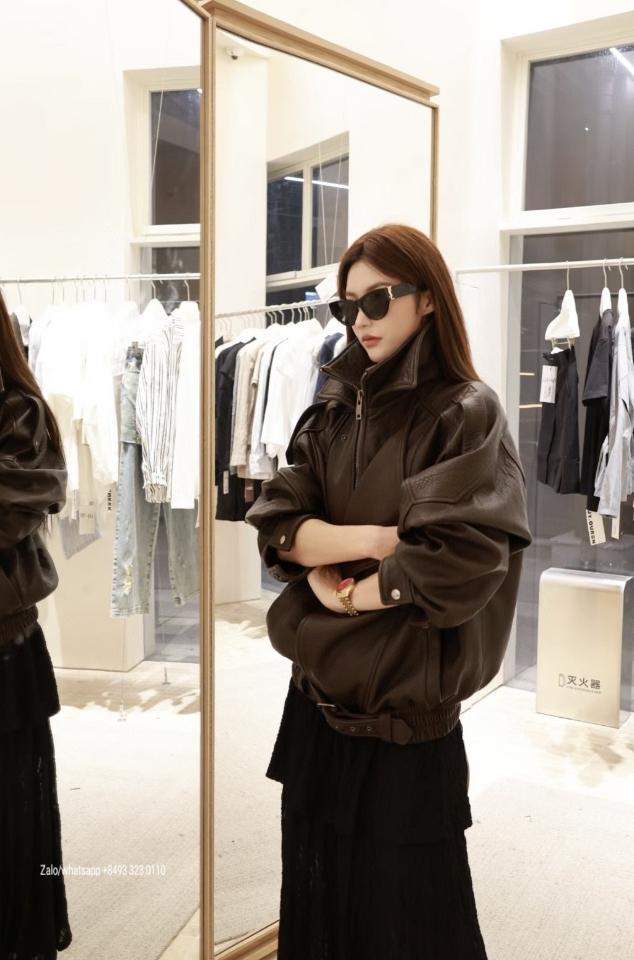 Saint Laurent BOMBER JACKET IN LAMBSKIN

BRUN

798780YCNF22509 V4-duoc-ban-tai-Hvip Bags & Accessories