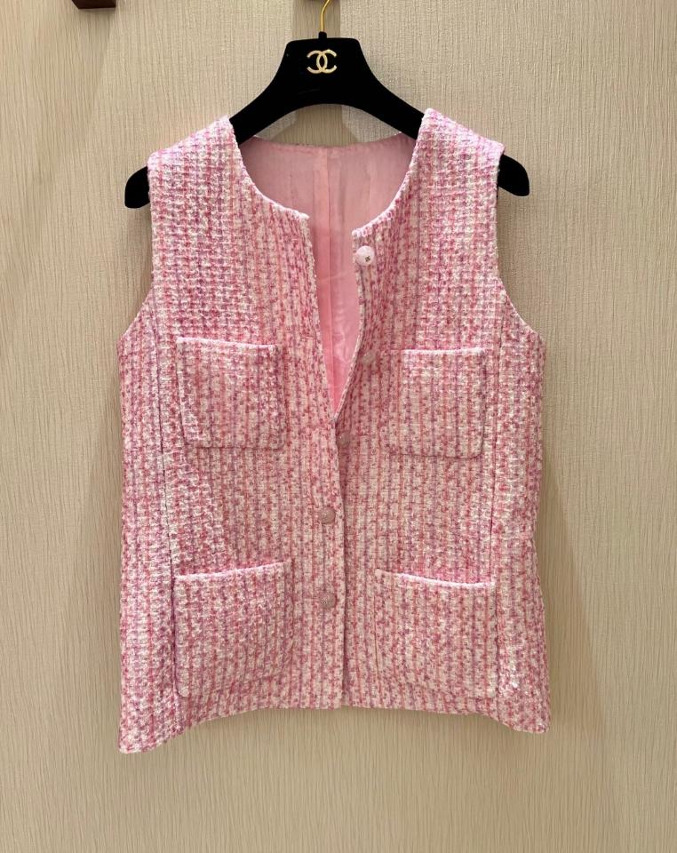 Chanel Vest
 
Iridescent Cotton & Wool Tweed 
Pink & Ecru
P78973-V71122-NADQW-duoc-ban-tai-HVIP Shoes & Clothes