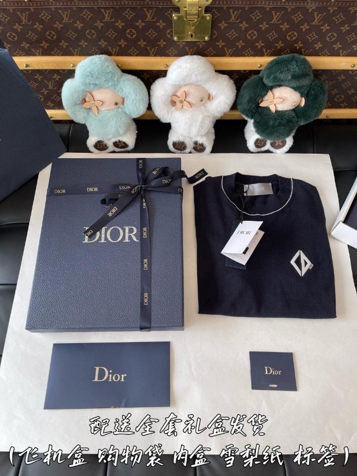 Dior CD Diamond navy Short-Sleeved Sweater
Blue Cotton and Silk Jersey 593M604A6001_C980 1-duoc-ban-tai-HVIP Shoes & Clothes
