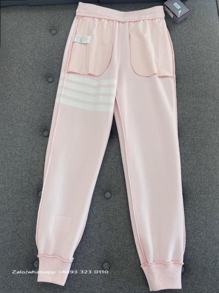 Thom Browne LIGHT PINK COTTON OTTOMAN RIB 4-BAR SWEATPANT

MJQ140A08138680 tur-duoc-ban-tai-Hvip Bags & Accessories