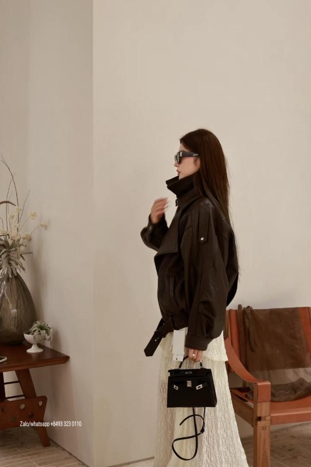 Saint Laurent BOMBER JACKET IN LAMBSKIN

BRUN

798780YCNF22509 V4-duoc-ban-tai-Hvip Bags & Accessories