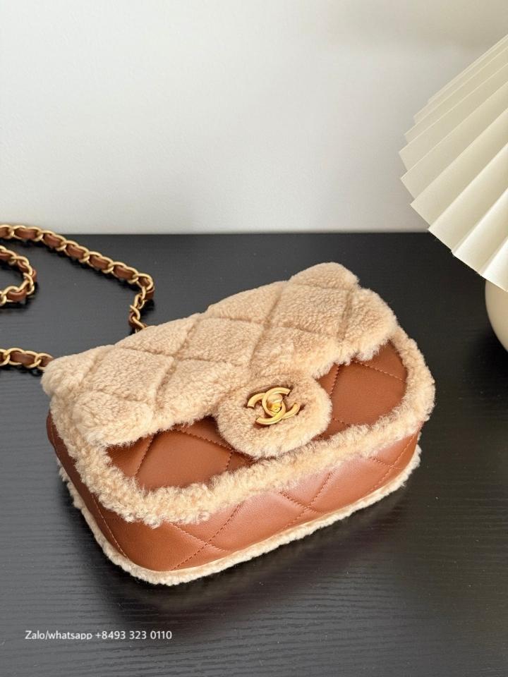 Chanel 24K AS5148 MINI FLAP BAG
 Shearling Lambskin & Gold-Tone Metal 
Beige & Brown -duoc-ban-tai-Hvip Bags & Accessories