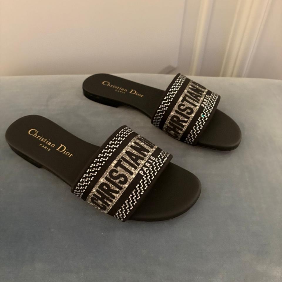 Dior Dway Slide
Black Cotton Embroidered with Metallic Thread and silver-Tone Strass KCQ209LCS -duoc-ban-tai-HVIP Shoes & Clothes