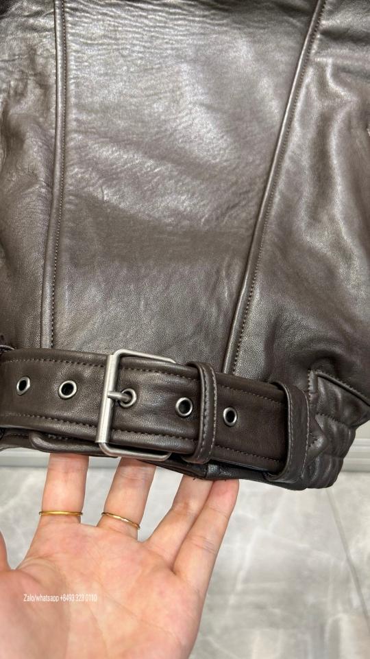 Saint Laurent BOMBER JACKET IN LAMBSKIN

BRUN

798780YCNF22509 V4-duoc-ban-tai-Hvip Bags & Accessories